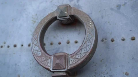Round handle on door Vídeo Stock 197630722