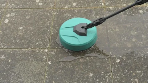 Round high-pressure washer spraying foaming water on cement tiles Video stock 305197852