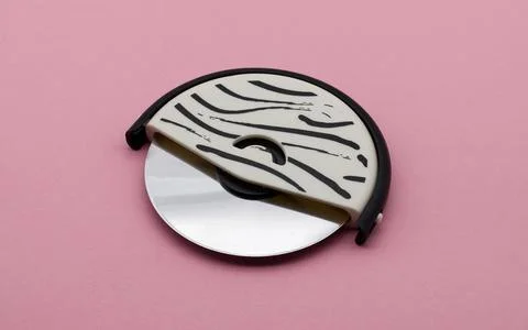 Round kitchen knife isolated on pink background. Foto stock