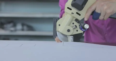 Round Knife Cutting Machine. Garment Automation. Sewing factory, apparel Vidéo 330440935