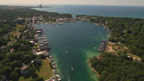 Round Lake Charlevoix 스톡 동영상 222182322