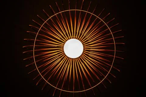 A round lamp with a rectangular iron frame suspended from the ceiling, illumi Foto stock