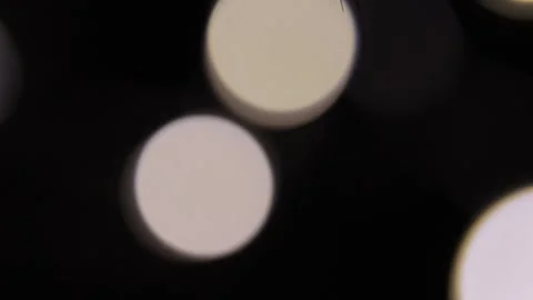Round lights with uniform brightness in the dark are few in number. 스톡 동영상 317484662