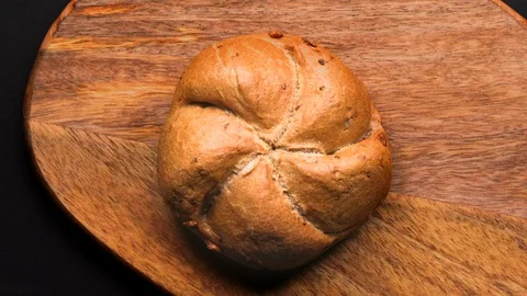 Round loaf of bread rotating Stock Footage 119403881
