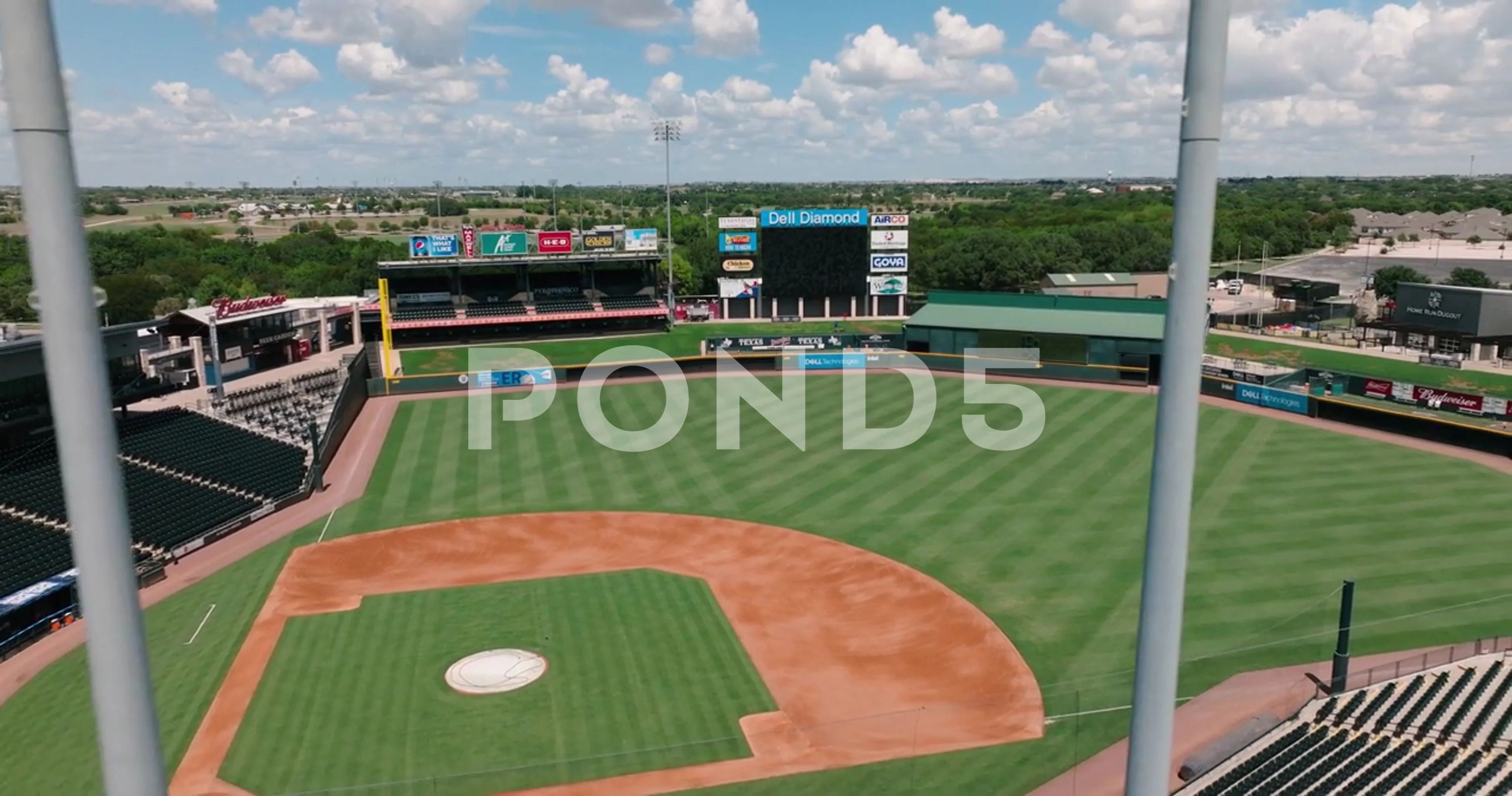 Hot dog vendor at baseball game, Stock Video