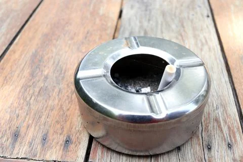 Round shape stainless ashtray. Foto stock