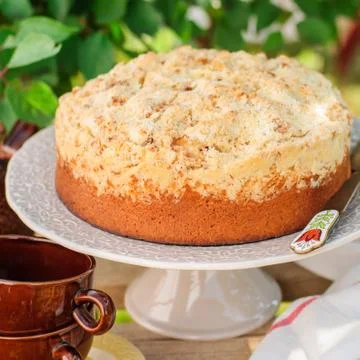 Round Streusel Fruit Cake on a Cake Stand Stock Photos