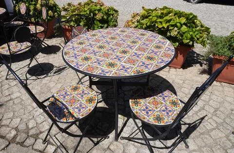 Round table with ceramic tabletop. Stock-Fotos