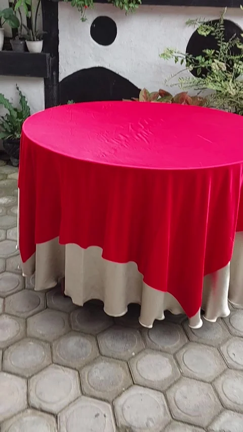 Round Table Runner. Video stock 301810255