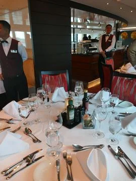 Round table is set and ready for guests at elegant Amsterdam restaurant, wi.. Stock Photos