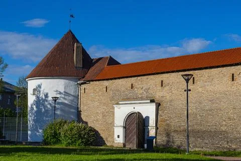 Round Tower and Main Gate of Narva Fortress Stockfoto's
