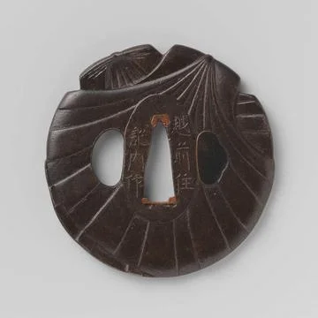 . Round tsuba, in the shape of a shell, the two halves shifted something r... Stockfoto's