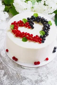 Round white cake with berries in the form of hearts, Valentine's Day, on whit Stock Photos