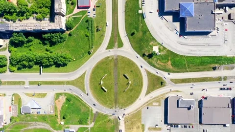 Roundabout of cars at the intersection, time lapse. View from above Video stock 133253054