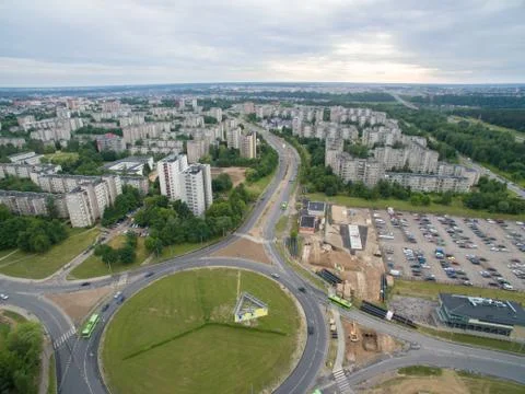 Roundabout in Eiguliai district, Kaunas, Lithuania. Aerial view Foto stock