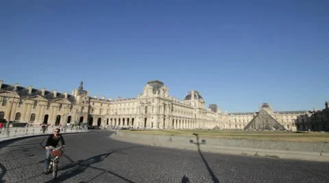 Roundabout in front of Louvre musem in Paris Stock Footage 12561536