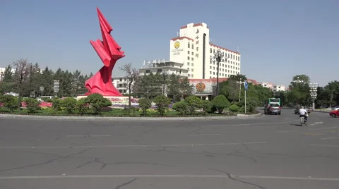 Roundabout intersection with red sculpture, Jiayuguan Stock Footage 47455492