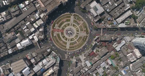 Roundabout Push in Stock Footage 87491350