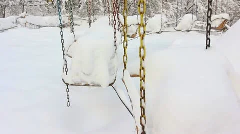 Roundabout sitting in the winter. Stabilized camera movement Видео 13748410