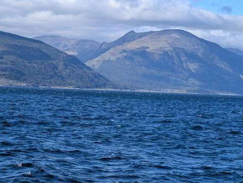Rounded Mountain Slopes and Blue Water in Tierra del Fuego Foto stock