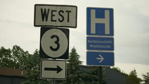 Route 3 West, and Hackensack Hospital Sign, NJ 库存影片 103565510