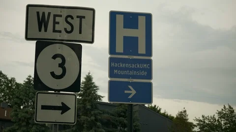 Route 3 West, and Hackensack Hospital Sign, NJ 库存影片 103565524