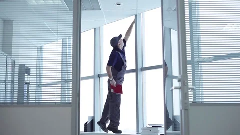 Routine Check Glazing of the Business Center 库存影片 72188277