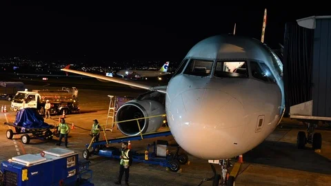 Routine operations in a plane that has just landed at the airport matacana Vídeo Stock 124159591