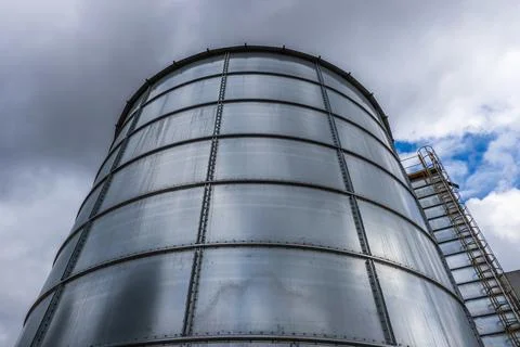 Row of agro silos granary elevator with seeds cleaning line on agro-processin Foto stock