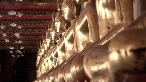 Row of ancient buddha statues in buddhist temple Stock-Footage 347713325