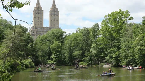 Row boats in Central Park 스톡 동영상 25682349