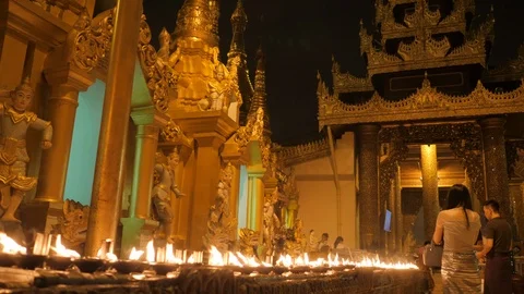 Row of candle lighting in front of buddha statue. 스톡 동영상 109675529