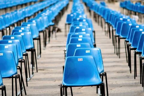 Row of chairs before a speech Foto stock