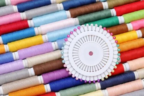 Row of colorful thread spools Stock-Fotos