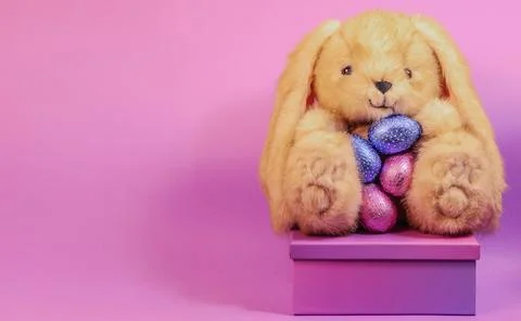 With a row of colourful Easter eggs Foto stock
