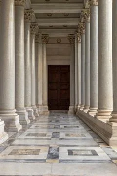 Row of column in colonnade Foto stock