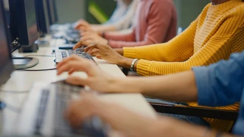 Row of Diverse Group of Multi-Ethnic People Works on Personal Computers. Office Vidéo 126913631