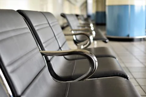 A row of empty chairs Foto stock