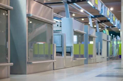 Row of empty check-in desks with computers in airport Foto stock