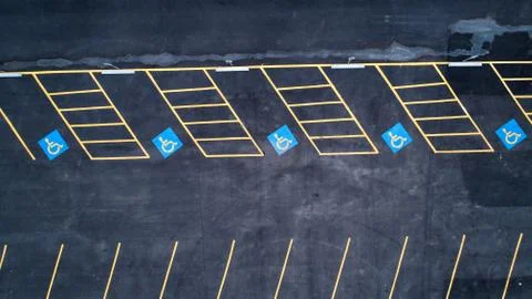 Row of empty handicap parking spaces in a parking lot Stock-Fotos