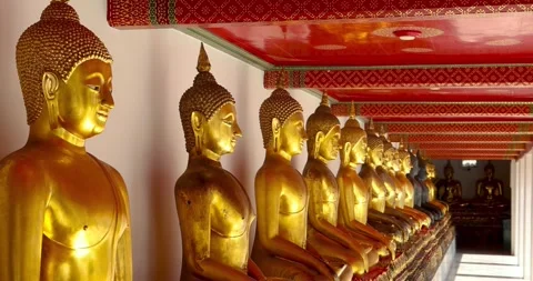 Row of Golden buddha statues inside historic wat pho temple interior a famo.. Stock Footage 323670799