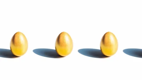 Row of golden eggs on white background move from left to right Stock Footage 150783604