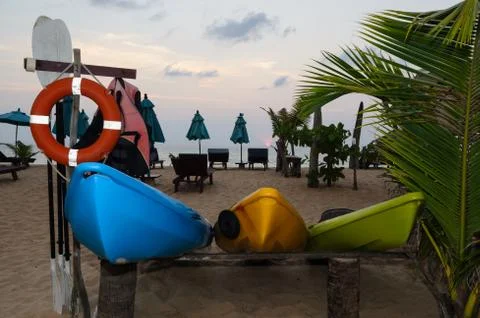 Row of kayak on the beach Fotos de archivo
