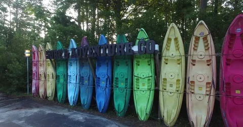 Row of Kayaks Vídeos de archivo 79212327