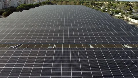 A Row of Many Solar Panels Above a Parking Lot, seen from the Sky Vidéo 140465796