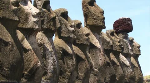 Row of Moai on Easter Island Stockbeeldmateriaal 11404685
