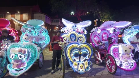 A row of rickshaws decorated with colourful lighting Stock-Footage 285515240