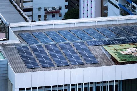 Row of solar panel renewable and sustainable energy on roof of building in do Fotos de archivo