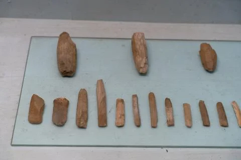 A row of stone tools are on a table. in Chennai Fotos Stock