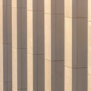 Row of sunlit concrete white rectangular columns Foto stock